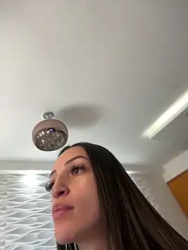 Snapshot of BelleRune chatting on February 8, 2025, 2:38 pm BelleRune online show from February 8, 2025, 2:38 pm