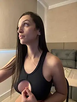 Snapshot of BelleRune chatting on March 1, 2025, 2:34 pm BelleRune online show from March 1, 2025, 2:34 pm