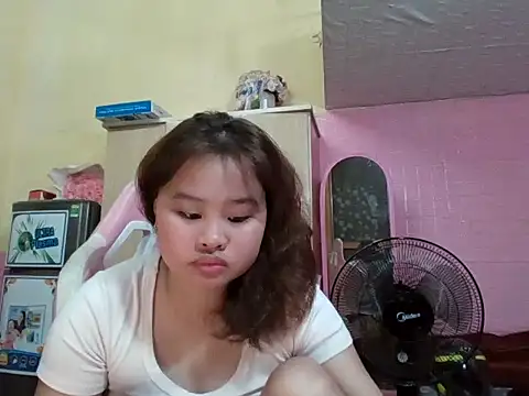 Lina8386 online show from November 30, 2025, 11:42 pm