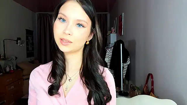 Snapshot of EmmaJonse chatting on November 15, 2025, 11:51 am EmmaJonse online show from November 15, 2025, 11:51 am