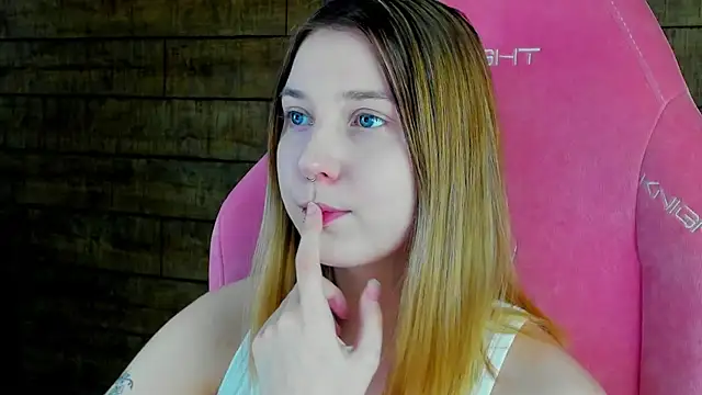 TinnaBurton online show from March 17, 2026, 4:32 pm