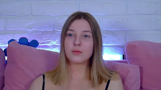 TinnaBurton online show from April 9, 2026, 4:23 pm