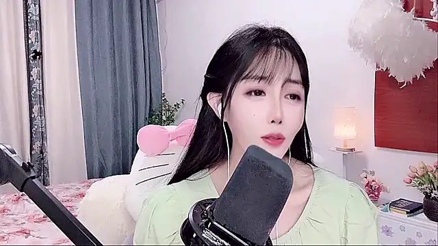 Laura 520 online show from June 11, 2026, 12:36 pm