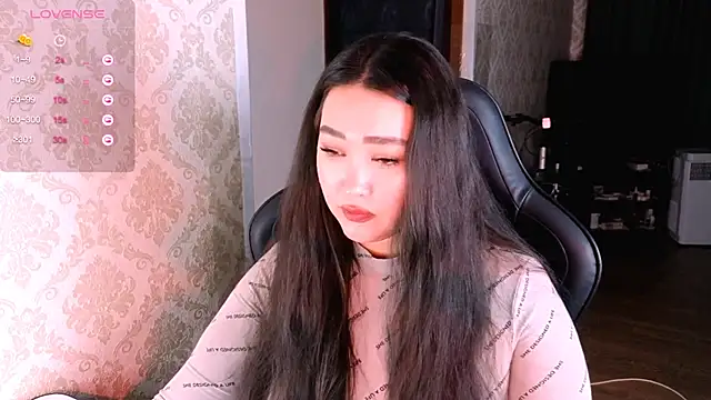 Emma Uilson online show from April 18, 2026, 7:07 pm