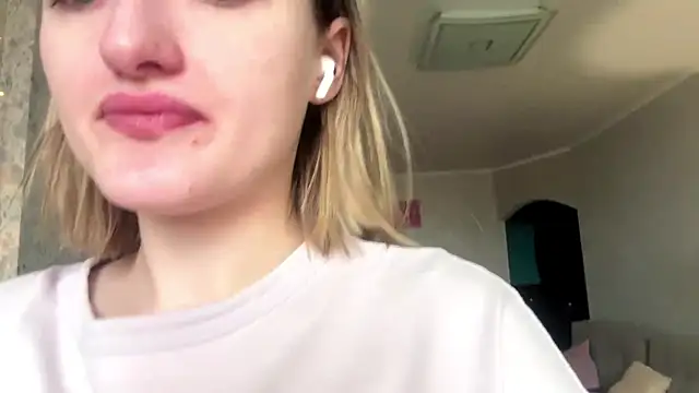 Emily lyy online show from December 2, 2025, 9:25 am