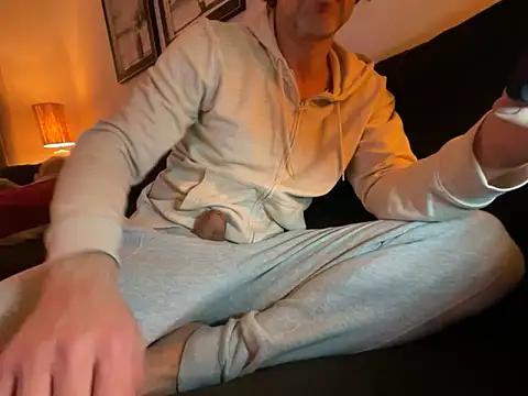 Brandonn1989amateur online show from December 17, 2025, 9:43 pm