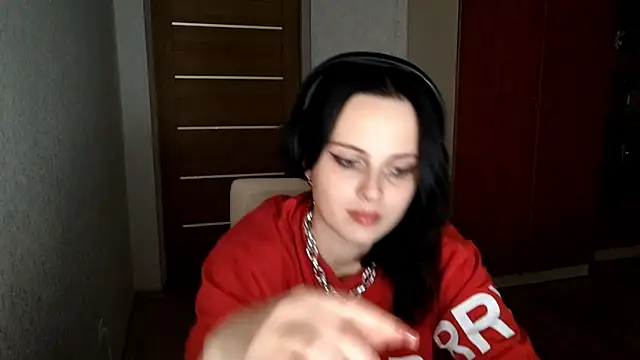 LouiseMarengo online show from December 5, 2025, 2:58 pm