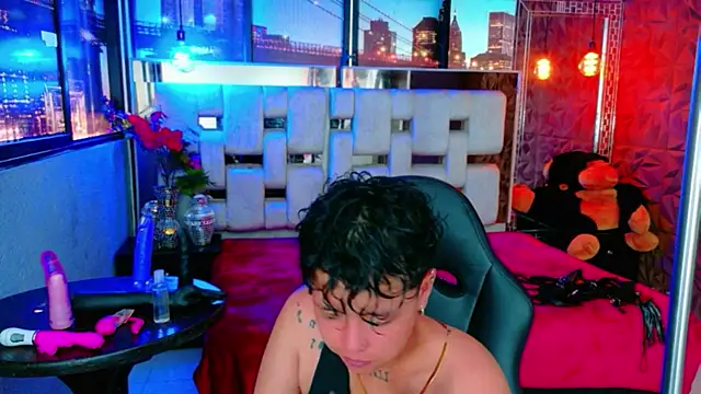 lunabustygirl online show from February 11, 2026, 6:35 pm