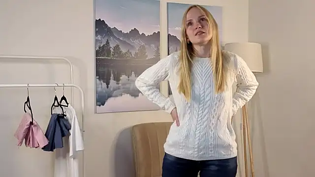 ToshiaPotvin online show from November 15, 2025, 8:33 am