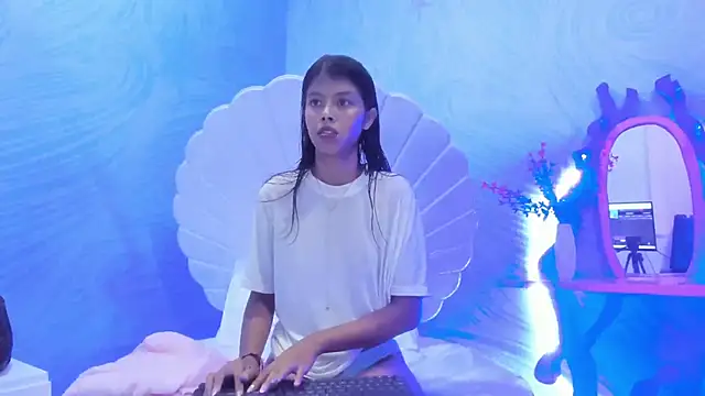 Snapshot of arietta_skinny chatting on November 24, 2025, 7:57 pm arietta skinny online show from November 24, 2025, 7:57 pm