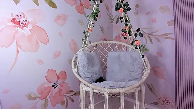 Snapshot of arietta_skinny chatting on February 1, 2026, 12:04 pm arietta skinny online show from February 1, 2026, 12:04 pm