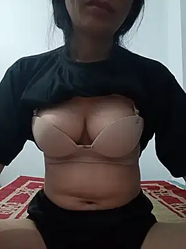 Snapshot of pitty_mymi chatting on July 5, 2026, 10:06 pm pitty mymi online show from July 5, 2026, 10:06 pm
