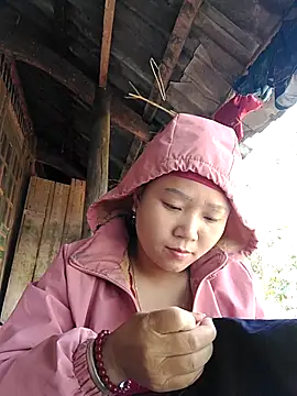 hoami-hot online show from November 27, 2025, 2:57 am