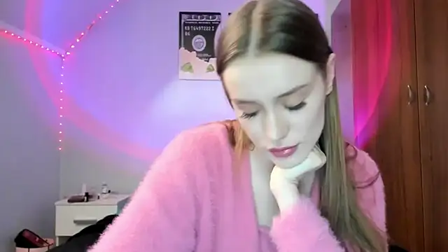 tinyglow online show from April 14, 2026, 9:43 pm