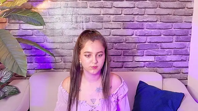 Snapshot of _ivone chatting on November 17, 2025, 6:57 pm ivone online show from November 17, 2025, 6:57 pm