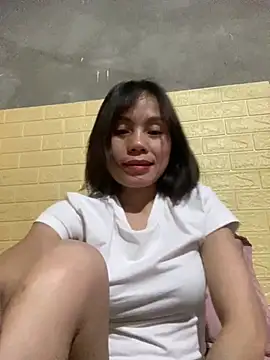 Trangbabylove online show from April 10, 2026, 1:27 pm