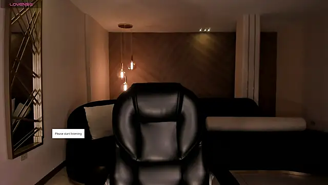 Snapshot of HaileyRoss_ chatting on June 8, 2026, 11:10 am HaileyRoss online show from June 8, 2026, 11:10 am