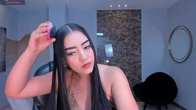 SophieLanne online show from December 18, 2025, 4:07 am