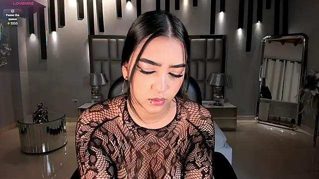 SophieLanne online show from April 15, 2026, 4:19 am