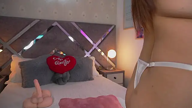 AlinnaJohnson online show from March 14, 2026, 10:32 am