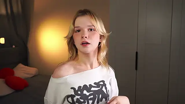 PhillisEsplin online show from November 22, 2025, 7:46 pm