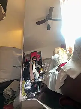 Motherbigbus online show from February 28, 2026, 5:03 pm