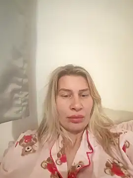 NaughtyClaudia  online show from December 17, 2025, 9:21 pm