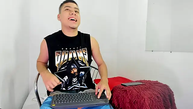 Lucastorrez01 online show from February 5, 2026, 7:40 pm