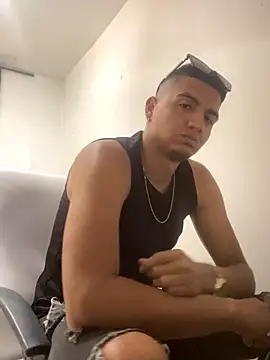 Snapshot of lester_rose chatting on November 19, 2025, 4:51 pm lester rose online show from November 19, 2025, 4:51 pm