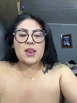 Snapshot of Camil11 chatting on November 17, 2025, 12:16 am Camil11 online show from November 17, 2025, 12:16 am