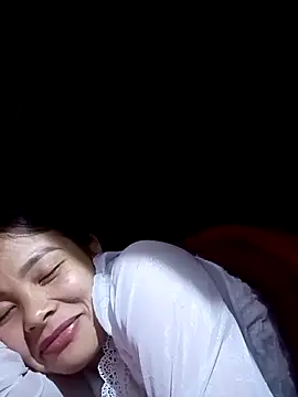 Snapshot of mon1-day chatting on November 17, 2025, 1:50 pm mon1-day online show from November 17, 2025, 1:50 pm