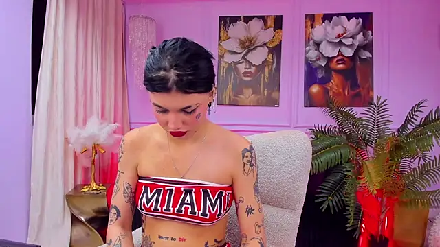 YasminWild online show from December 4, 2025, 4:33 am