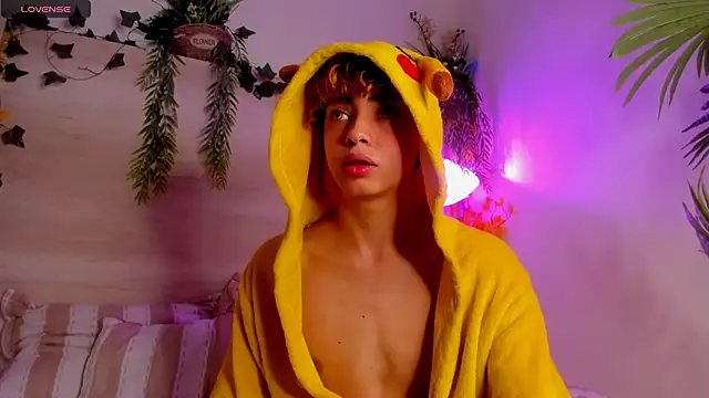 Snapshot of Twinkk_Guy chatting on November 17, 2025, 5:02 am Twinkk Guy online show from November 17, 2025, 5:02 am