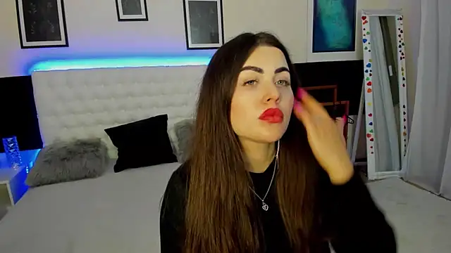 GraysLunna online show from November 19, 2025, 4:51 pm