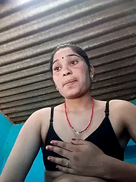 Snapshot of Deepika_Padukone chatting on December 4, 2025, 6:12 am Deepika Padukone online show from December 4, 2025, 6:12 am