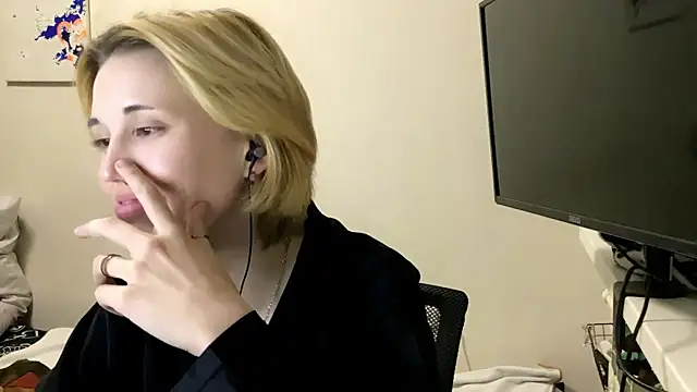 Snapshot of zxctoxic chatting on November 17, 2025, 4:46 pm zxctoxic online show from November 17, 2025, 4:46 pm