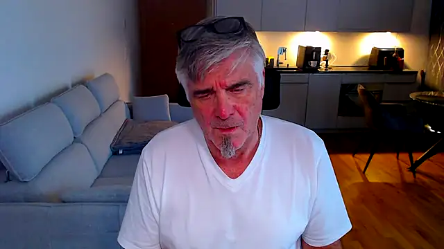 Buidapest online show from March 25, 2026, 4:24 pm