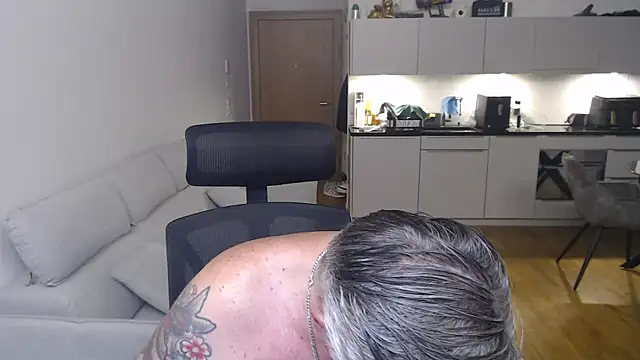 Buidapest online show from April 9, 2026, 6:46 pm