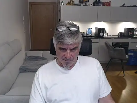 Buidapest online show from April 12, 2026, 12:21 pm