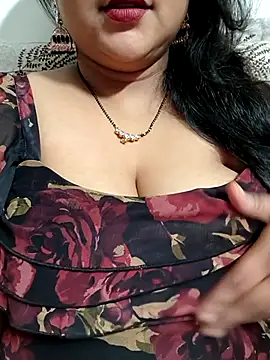 Winter XOXO online show from November 18, 2025, 6:45 pm