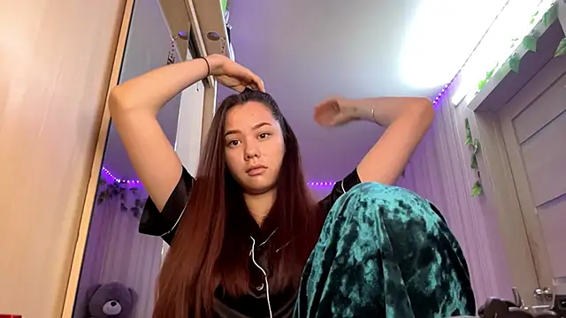 Snapshot of CutieSlim chatting on December 2, 2025, 6:08 am CutieSlim online show from December 2, 2025, 6:08 am