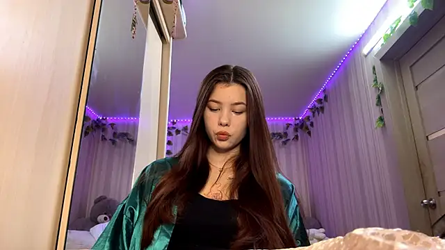 Snapshot of CutieSlim chatting on December 4, 2025, 10:02 am CutieSlim online show from December 4, 2025, 10:02 am