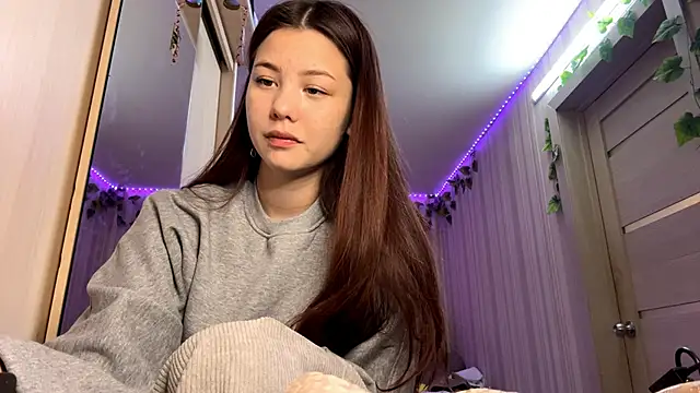 Snapshot of CutieSlim chatting on December 15, 2025, 2:10 pm CutieSlim online show from December 15, 2025, 2:10 pm