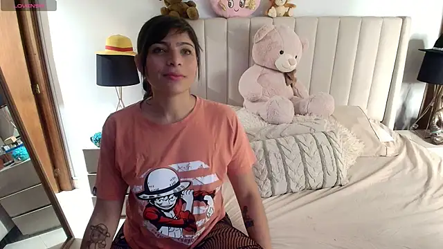 Snapshot of Emyii_ chatting on April 12, 2026, 11:32 pm Emyii online show from April 12, 2026, 11:32 pm