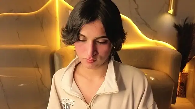 zoe tp online show from December 2, 2025, 7:53 pm