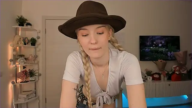 Snapshot of Tiffany_Paw chatting on June 30, 2026, 3:40 am Tiffany Paw online show from June 30, 2026, 3:40 am