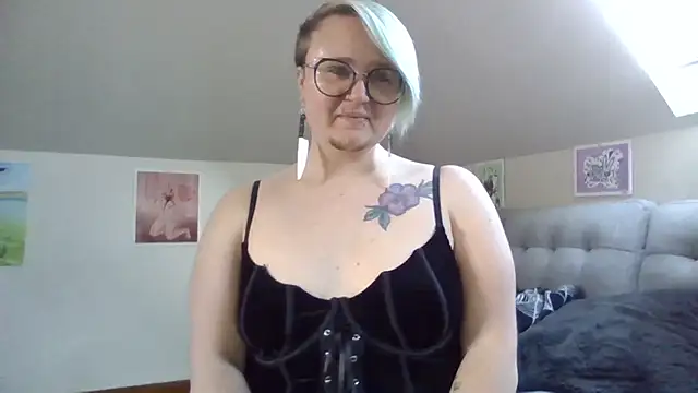 queerlyjaz online show from November 30, 2025, 6:45 pm