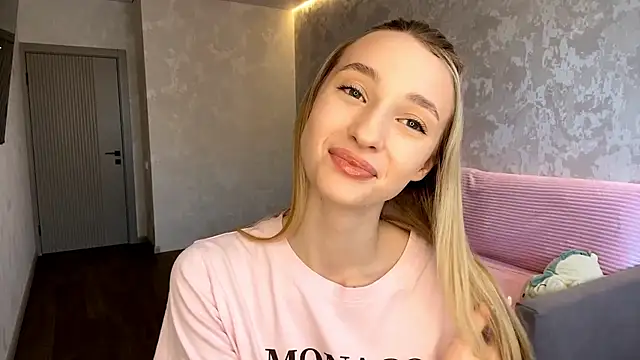 Snapshot of NikyHelton chatting on November 18, 2025, 7:46 am NikyHelton online show from November 18, 2025, 7:46 am