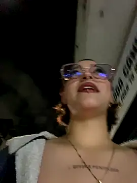 Snapshot of LilithMonette chatting on December 3, 2025, 1:24 am LilithMonette online show from December 3, 2025, 1:24 am