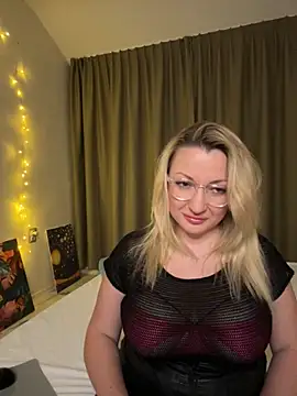 MilaLove   online show from November 18, 2025, 9:52 pm